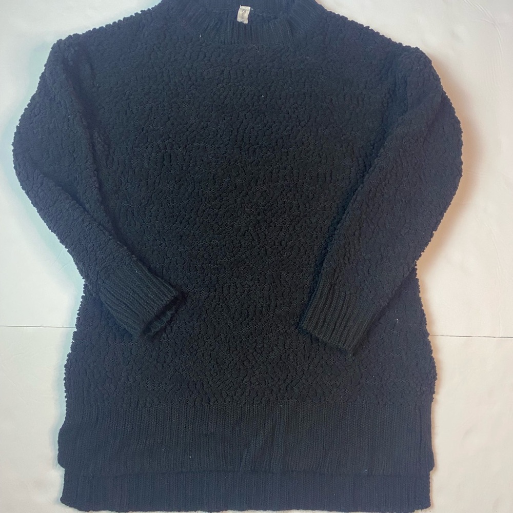 Zenana Premium women’s black sweater size sm.